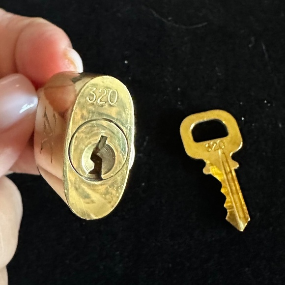 Louis Vuitton Lock and Key #320 - Picture 5 of 9